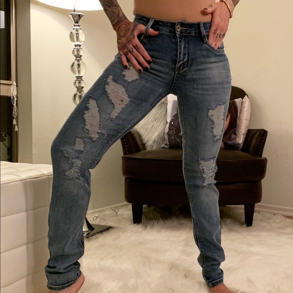 Ultimate mid rise distressed skinnies for spring - Picture 7 of 8